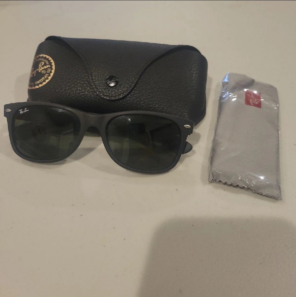 Ray-Ban new wayfarer sunglasses black